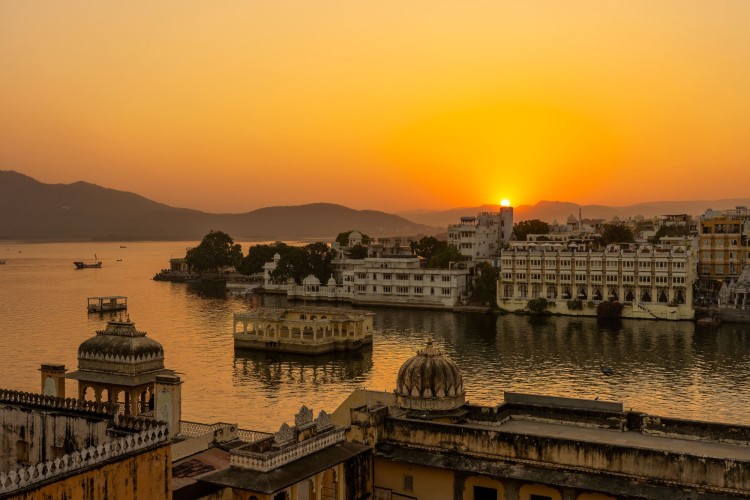 Sunset in Udaipur over the lake with Udaipur architecture