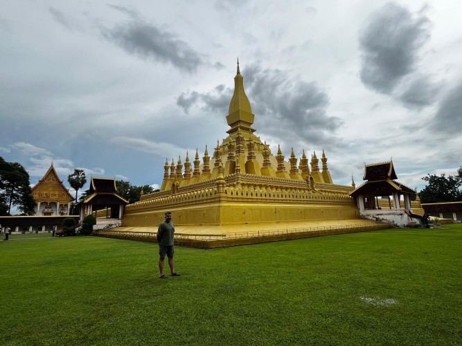 Roop Kumar in front of Pha That Luang in Vientiane