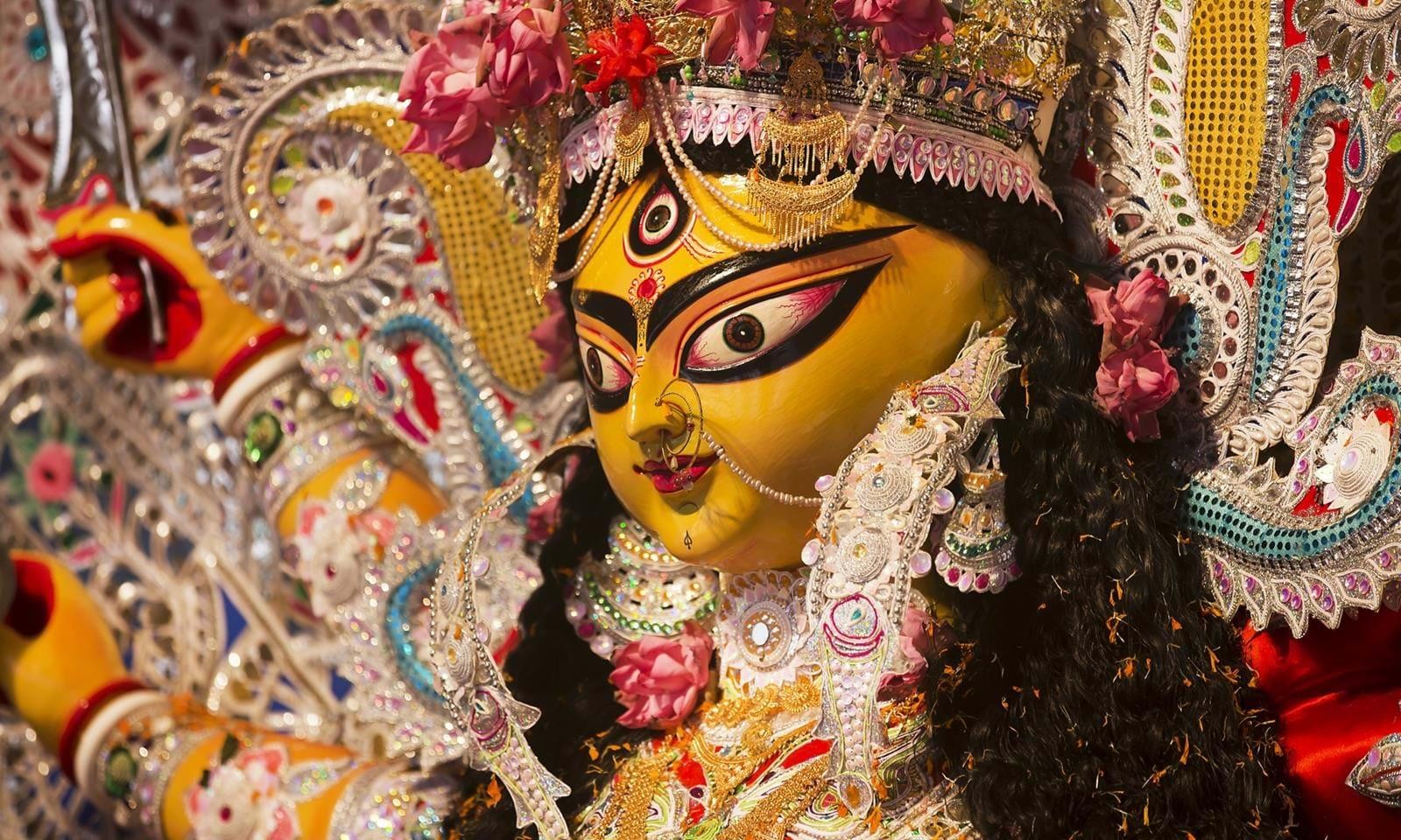 Pandal Hopping, Kolkata