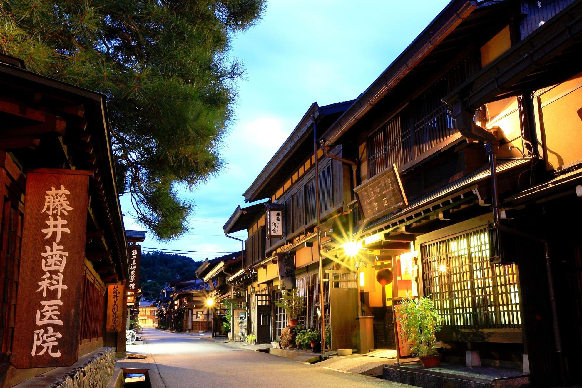 Small Group Tours & Luxury Holidays Inc. Takayama 